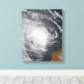 Tropische cycloon Jacob nadert Australië Canvas Afdruk (Insitu (Houten vloer))