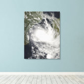 Tropische cycloon Jokwe in het Mozambikaanse kanaa Canvas Afdruk (Insitu (Houten vloer))