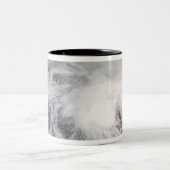 Tropische cycloon Nicholas uit Australië Tweekleurige Koffiemok (Center)