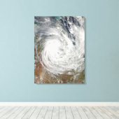 Tropische cycloon Yasi over Australië 2 Canvas Afdruk (Insitu (Houten vloer))