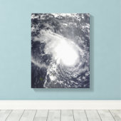 Tropische cyklone Gael nadert Madagaskar Canvas Afdruk (Insitu (Houten vloer))