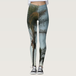 Tropische dadelpalmbomen tegen azuurblauwe lucht leggings