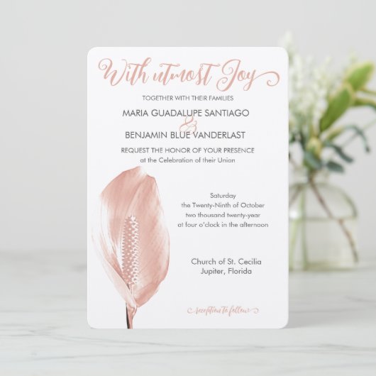 Tropische Elegantie Roze Bloem Shimmer Uitnodiging (Staand voorkant)