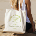 Tropische Fiesta Margarita Bachelorette Tote Bag<br><div class="desc">Margs & Matrimony retro bachelorette party weekend canvas tassen met een verfrissend groen kleurenpalet dat een vleugje tropische vibe brengt aan uw viering. Perfect cadeau voor je meisjes,  passen het aan met elke naam van de gasten en laten we dat feest beginnen.</div>