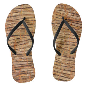 Tropische foto met boomschors teenslippers