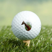 Tropische genade: Giraffe Popout kunst met Hibiscu Golfballen (Insitu Shirt)