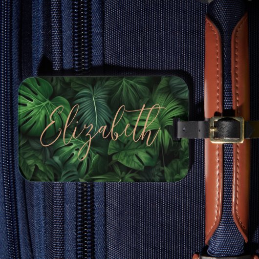 Tropische gepersonaliseerde Monstera gouden script Bagagelabel (Voorkant Insitu 4)