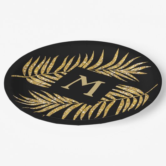 Tropische goudpalmhulzen aan zwarte zijden papieren bordje (Gekanteld)