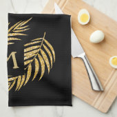 Tropische goudpalmhulzen aan zwarte zijden theedoek (Quarter Fold)