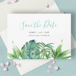 Tropische grafische Waterverf Greenery sparen de D Save The Date<br><div class="desc">Kondig je verloving aan met mijn tropical chic boho bewaar onze datumuitnodigingen met Save the Date in een trendy scripttypografische stijl die de look van handbelettering oproept. Deze eenvoudige kaart is voorzien van een replica van mijn originele handgeschilderde waterverf groene palm en monsterbladeren met uw namen, trouwdatum en trouwlocatie. Kaarten...</div>