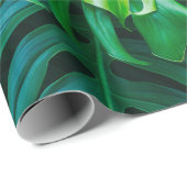 Tropische groene bladeren op een donkere achtergro cadeaupapier (Rol Hoek)