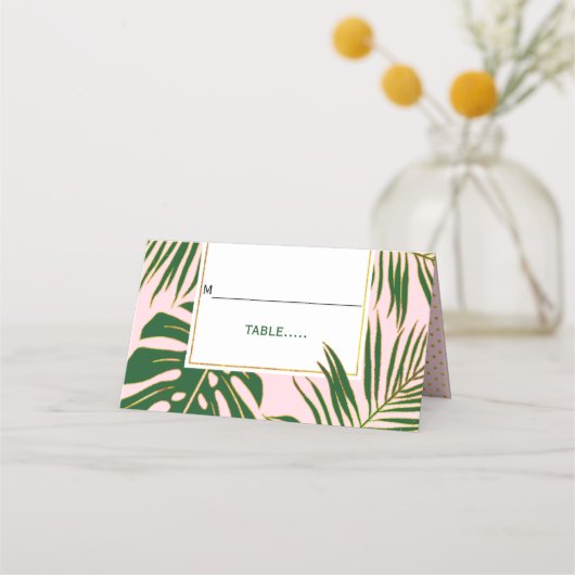 Tropische groene bladeren roze bruiloft gevouwen e plaatskaartje (Voorkant)