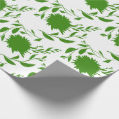 Tropische groene bloemen en bladeren op wit cadeaupapier (Hoek)