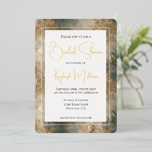 Tropische groene gouden bladeren bruidsdouche folie uitnodiging (Staand Voorkant)