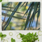 Tropische handpalmen zonder grenzen Blauwe Groene  Theedoek (Gevouwen)