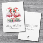 Tropische kerst feestdagenkaart<br><div class="desc">Vier de feestdagen met een vleugje van de tropen met deze charmante print met twee roze flamingo's met kerstmutsen en naast kerstcadeaus. Of je nu in een kustgebied woont zoals Florida, Hawaii, de Bahama's, of gewoon van de strandvibe houdt, deze leuke en meisjesachtige print is perfect voor jou! De waterverf...</div>