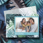 Tropische kerstfoto's Planten Feestdagenkaart<br><div class="desc">Tropische botanische kleuren en bladeren in blauw, blauwgroen en groen, deze kerstfotokaarten zijn voorzien van uw namen en begroeten onderaan in het teken op een blauwe achtergrond - VERANDEREN het gezegde, veranderen de doopvonten, de doopvontkleuren, blauw lijst in om het even welke kleur achter uw foto. Voeg meer foto's of...</div>
