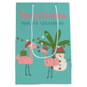 Tropische kerstroze flamingos op Blauwgroen Medium Cadeauzakje (Achterkant)