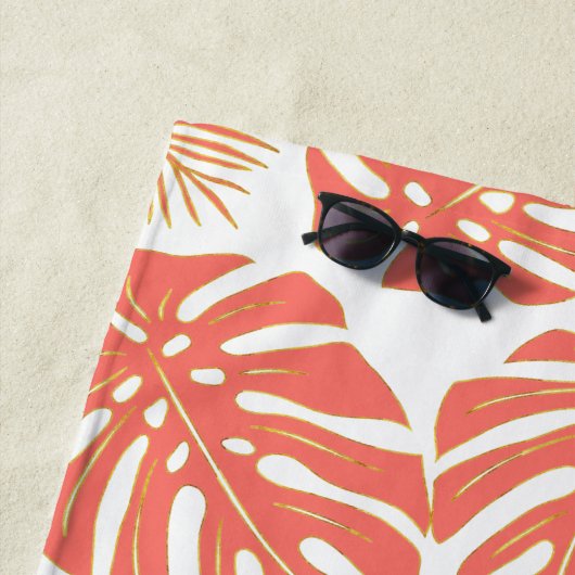 tropische koraal en goudbladeren en monogram strandlaken (In situ)