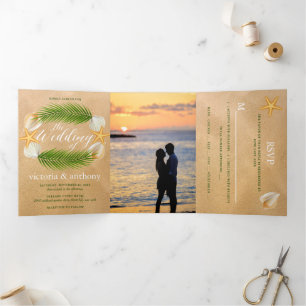 Tropische krans Sandy Beach Wedding Suite Drieluik Uitnodiging