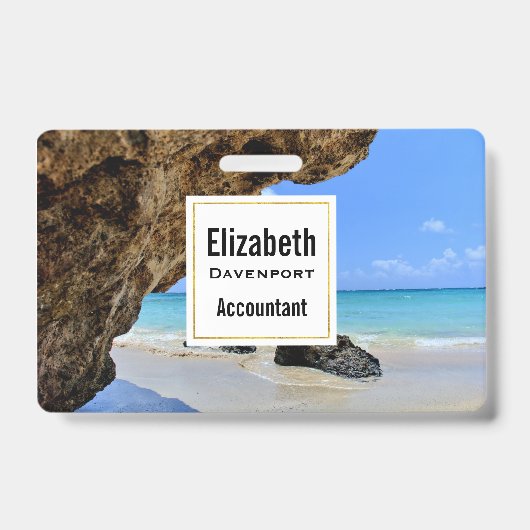 Tropische kust met een grote rots badge (Voorzijde)