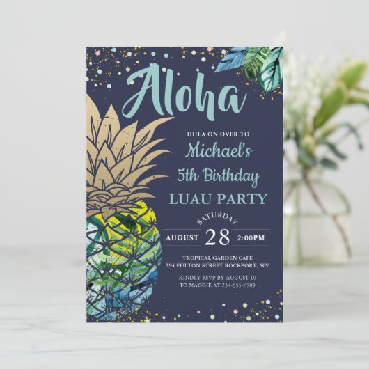 Tropische Luau Pineapple Beach Navy Blue Birthday Kaart (Staand voorkant)