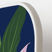 Tropische Medinilla Roze Bloem Vaas op Donkerblauw Pickleball Paddle (Links Detail)