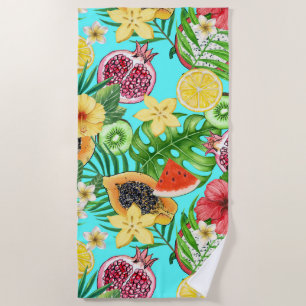 Tropische mix-fruit, bloemen en bladeren op blauw strandlaken