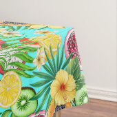 Tropische mix-fruit, bloemen en bladeren op blauw tafelkleed (Voorbeeld)