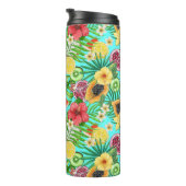 Tropische mix-fruit, bloemen en bladeren op blauw thermosbeker (Geroteerd rechts)