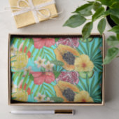 Tropische mix-fruit, bloemen en bladeren op blauw tissuepapier (Geschenk)