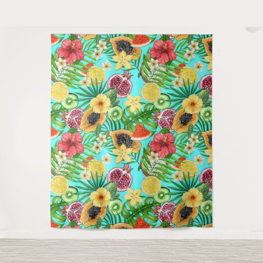 Tropische mix-fruit, bloemen en bladeren op blauw wandkleed (Voorkant)