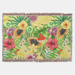 Tropische mix-fruit, bloemen en bladeren op geel deken