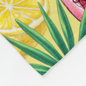 Tropische mix-fruit, bloemen en bladeren op geel fleece deken (Hoek)