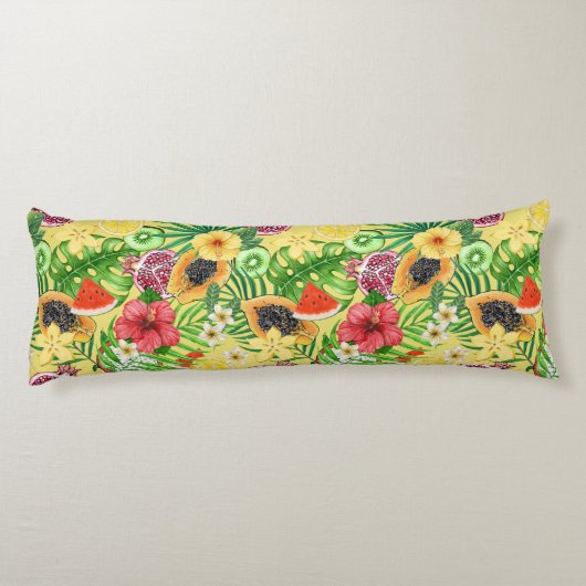 Tropische mix-fruit, bloemen en bladeren op geel lichaamskussen (Achterkant)