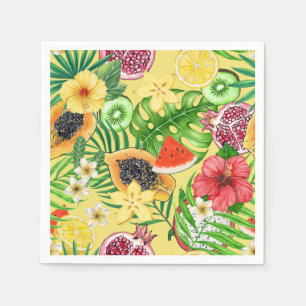 Tropische mix-fruit, bloemen en bladeren op geel servet