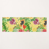 Tropische mix-fruit, bloemen en bladeren op geel yogamat (Voorkant (horizontaal))