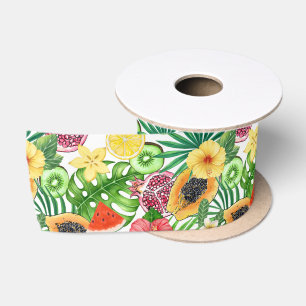 Tropische mix-fruit, bloemen en bladeren op wit satijnen lint