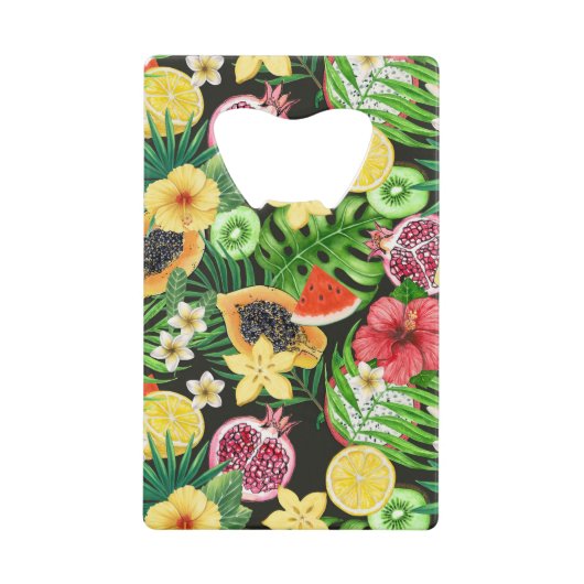 Tropische mix-fruit, bloemen en bladeren op zwart creditkaart flessenopener (Voorkant)
