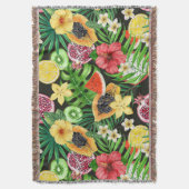 Tropische mix-fruit, bloemen en bladeren op zwart deken (Voorkant Verticaal)