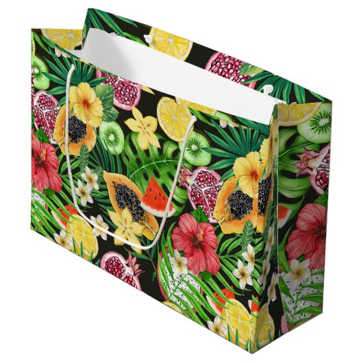 Tropische mix-fruit, bloemen en bladeren op zwart groot cadeauzakje (Voorkant Gekanteld)