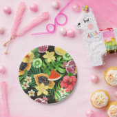 Tropische mix-fruit, bloemen en bladeren op zwart papieren bordje (Feest)