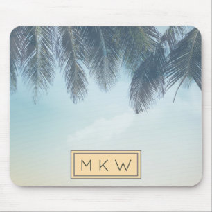 Tropische monogrammen palmbladeren wolken muismat