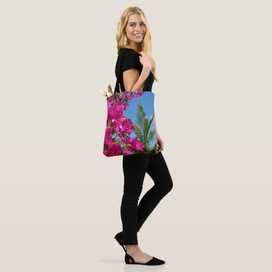 Tropische Natuur van Bougainvillea en Palm Tote Bag (Op model)