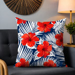 Tropische olie met rode Floral Hibiscus Kussen<br><div class="desc">Dit ontwerp is voorzien van witte tropische bladeren op een blauw marinesolf met felrode hibiscus bloemen. #tropical #floral #bloemen #hibiscus #elegant #stijlvol #feminine #home #decor #strand #botanical #cushihihiies</div>