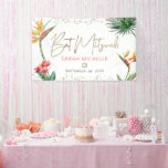 Tropische Palm Leaf Bat Mitzvah Gold Script Welkom Spandoek<br><div class="desc">Wees trots, verheug je en laat deze mijlpaal van je favoriete Bat Mitzvah zien! Hang deze prachtige, moderne, stijlvolle, gepersonaliseerde banner op om haar speciale dag aan te vullen. Stijlvolle, prachtige, kleurrijke, tropische waterverf paradijsbloemen, faux gold handgeschreven script, Star of David en glitter stippen, samen met donker roos roze en...</div>