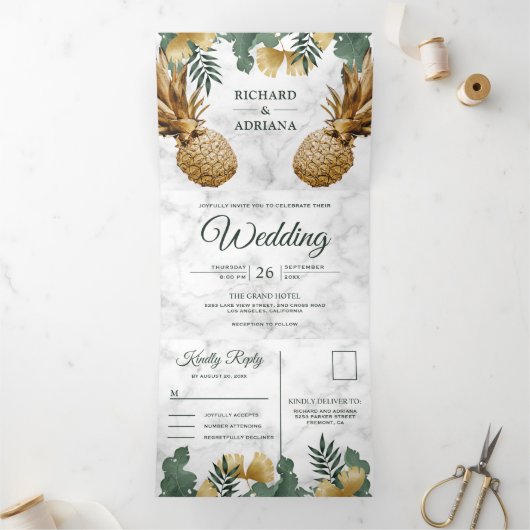 Tropische Palm Wit Marmer Goud Ananas Bruiloft Drieluik Uitnodiging (Binnen)