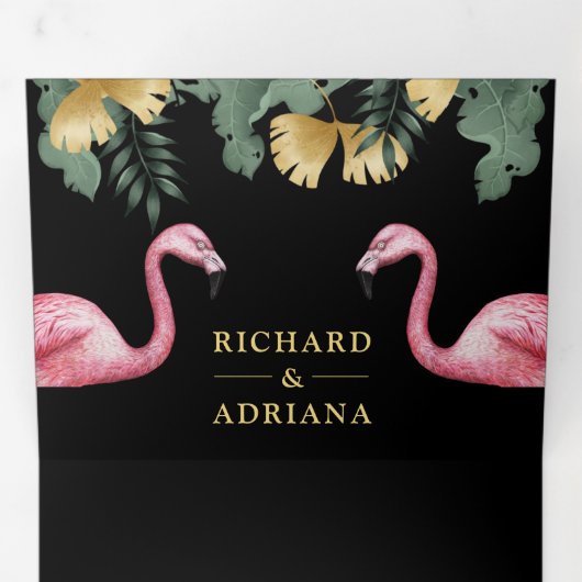 Tropische Palm Zwart Goud Flamingo Paar Huwelijk Drieluik Uitnodiging (Binnenzijde eerst)