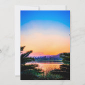 Tropische Palmbladeren Zonsondergang Trouw Uitnodi Kaart (Achterkant)