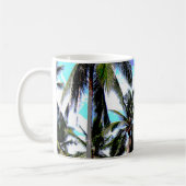 Tropische palmbomen. Geposterd bladpatroon.. Koffiemok (Links)